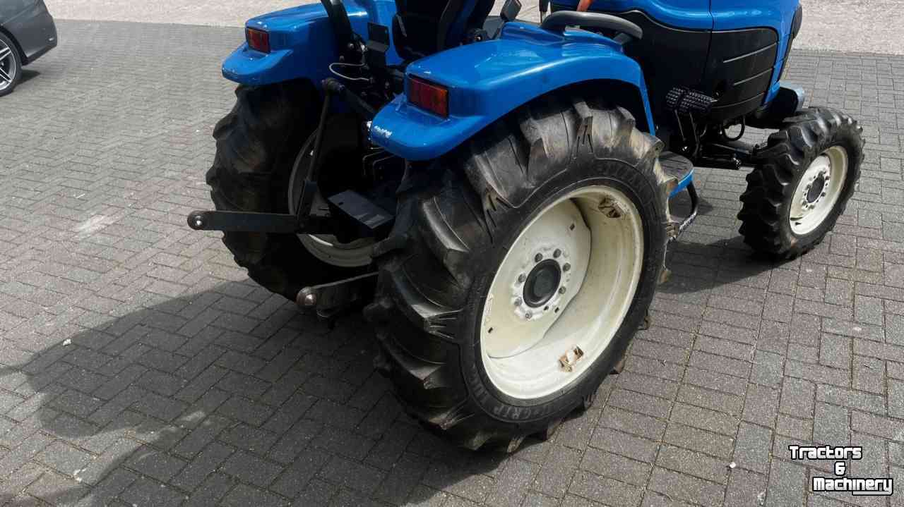 Tractors New Holland TC27D