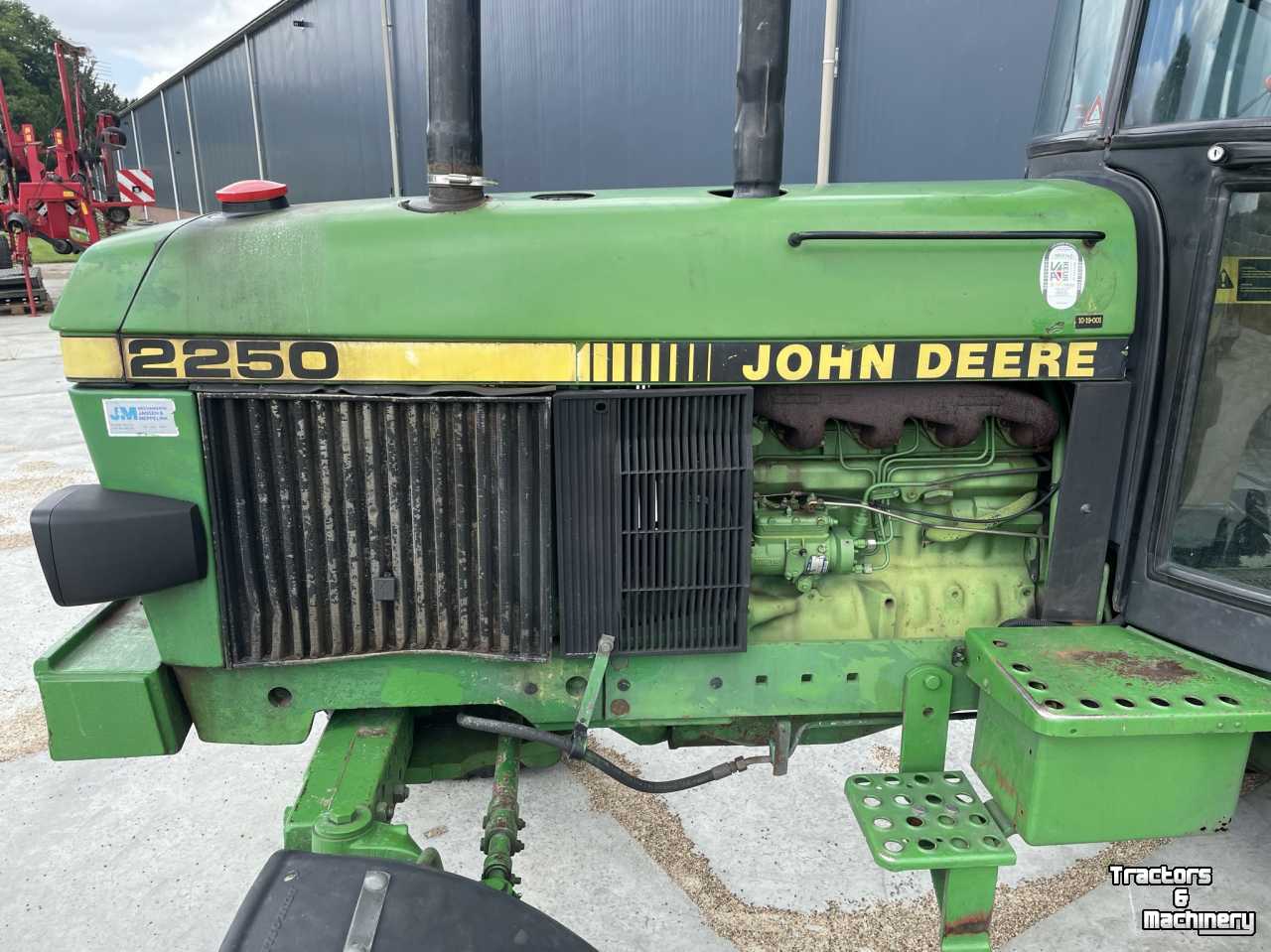 Tractors John Deere 2250 SG2