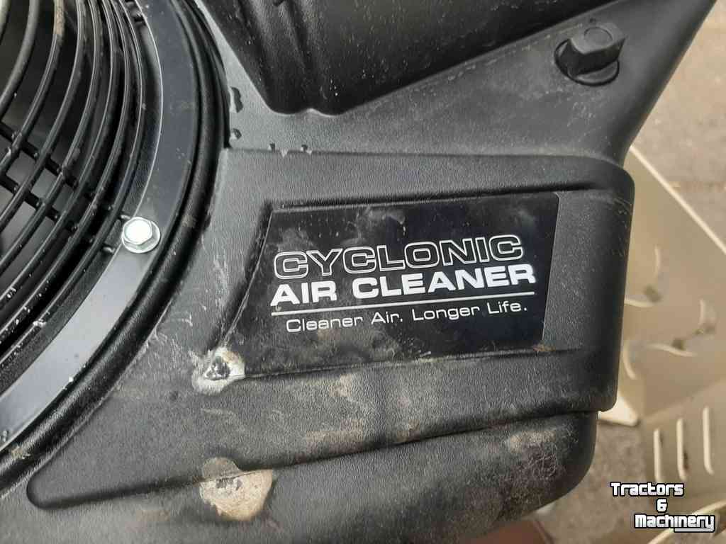 Ride-on mower Grasshopper 100V 4X RD52