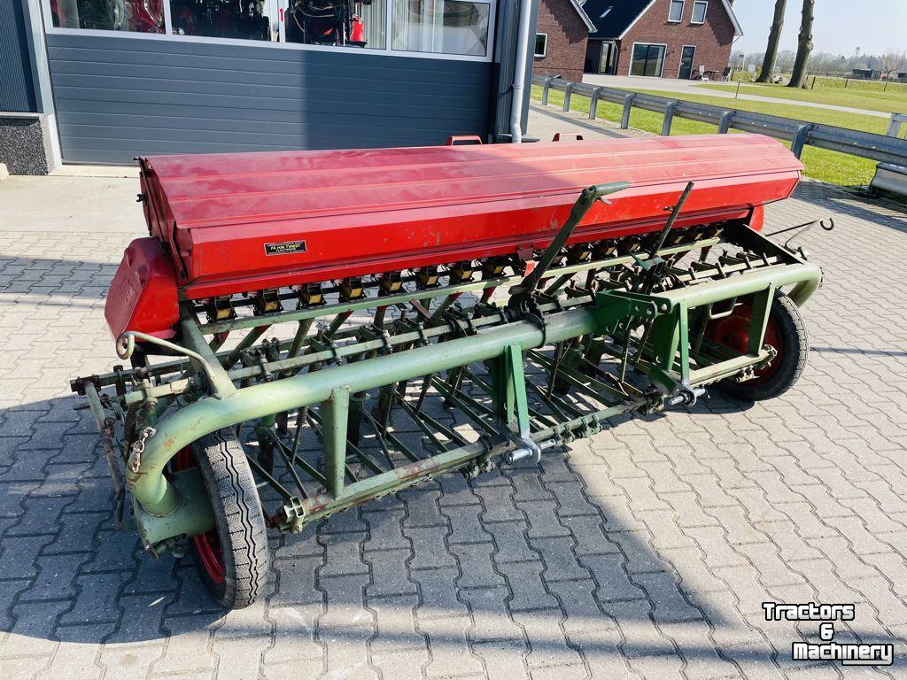Seedbed combination Nodet nokkenrad zaaimachine
