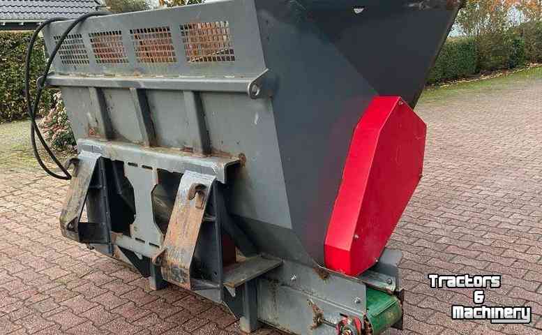 Sawdust spreader for boxes Ceres Boxenstrooier