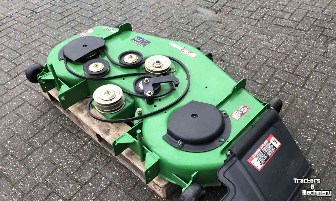 Diverse used spare-parts John Deere Maaidek met Zij-Uitworp voor onder JD Compact Tractor