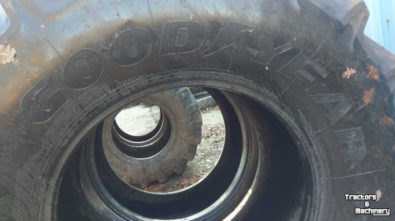 Wheels, Tyres, Rims & Dual spacers Good Year 650/85R38