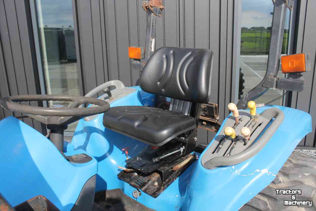 Horticultural Tractors New Holland TC25D (Shibaura ST324H) hydrostaat minitrekker tractor met voorlader frontlader