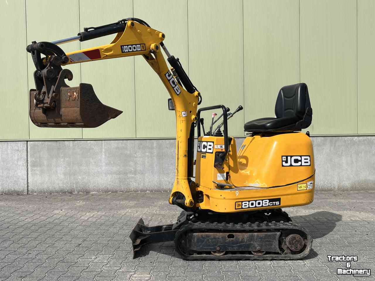 Mini-Excavator JCB Micrograafmachine JCB 8008 CTS met machinetransporter