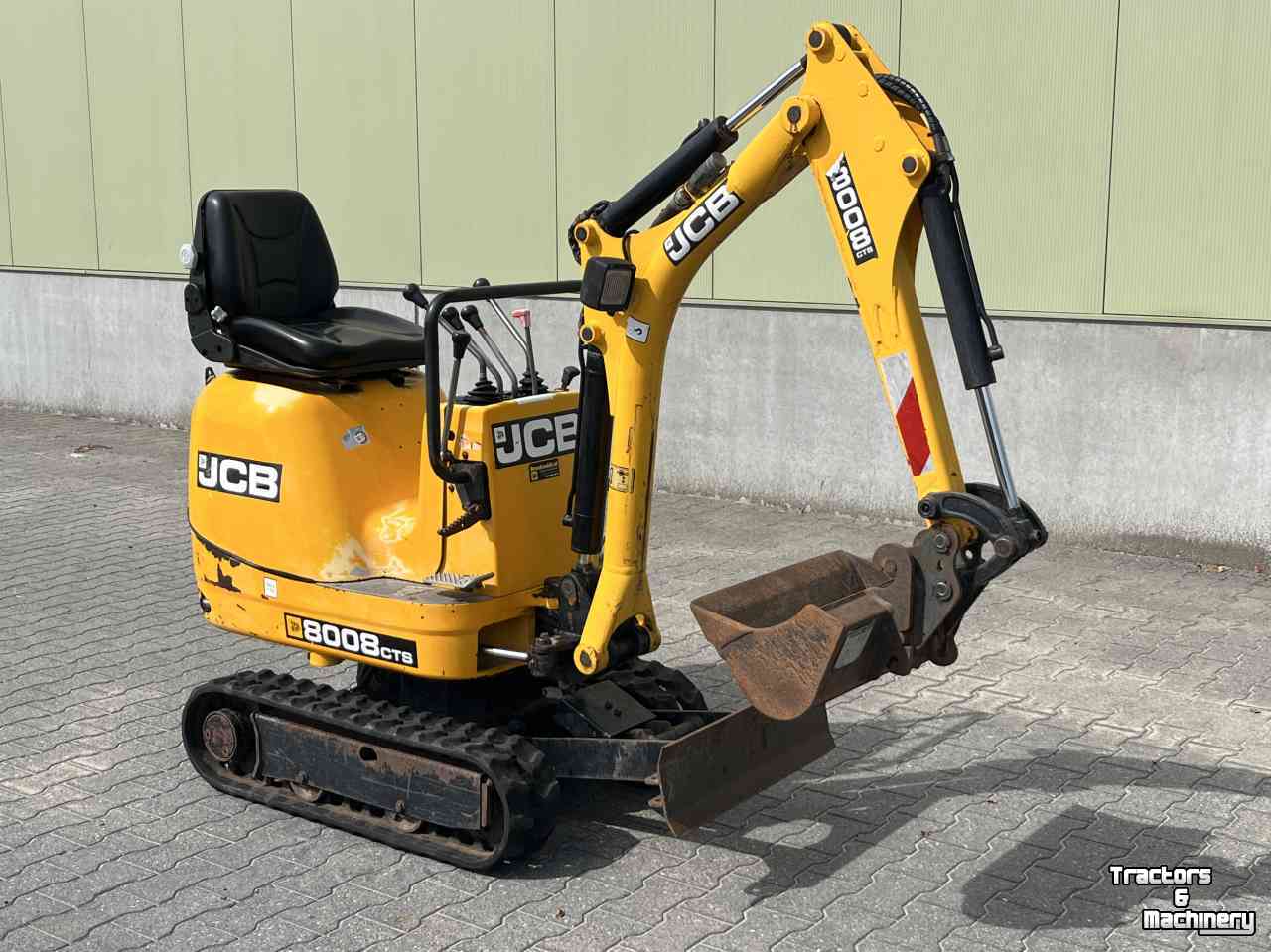 Mini-Excavator JCB Micrograafmachine JCB 8008 CTS met machinetransporter