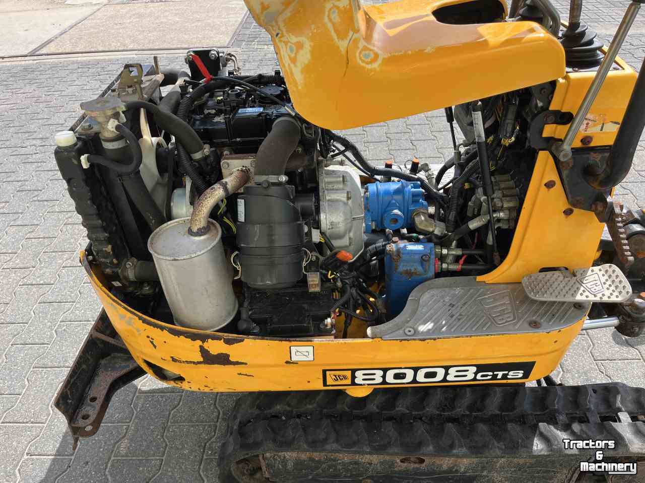 Mini-Excavator JCB Micrograafmachine JCB 8008 CTS met machinetransporter