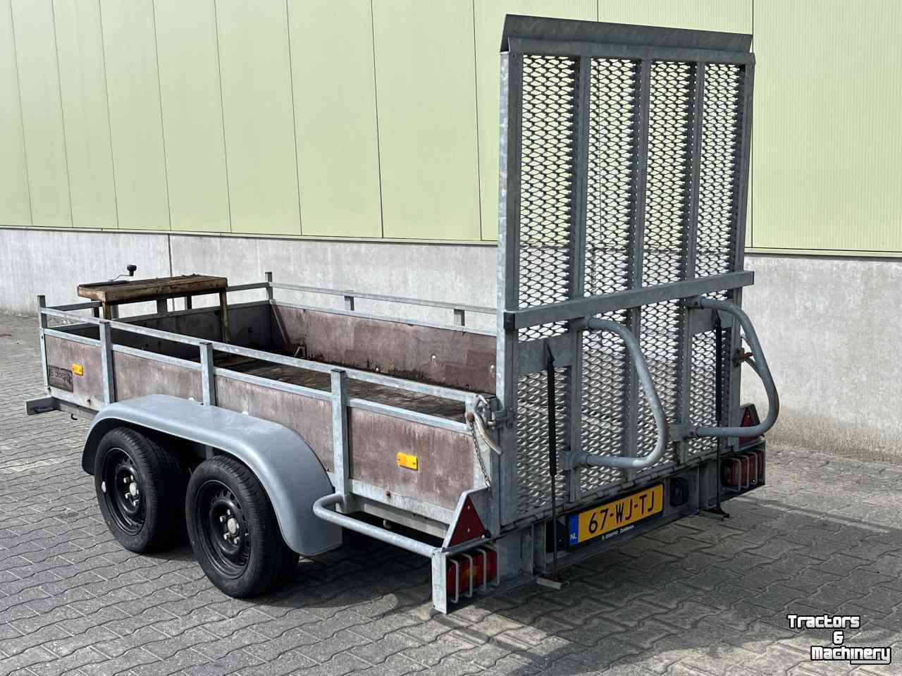 Mini-Excavator JCB Micrograafmachine JCB 8008 CTS met machinetransporter