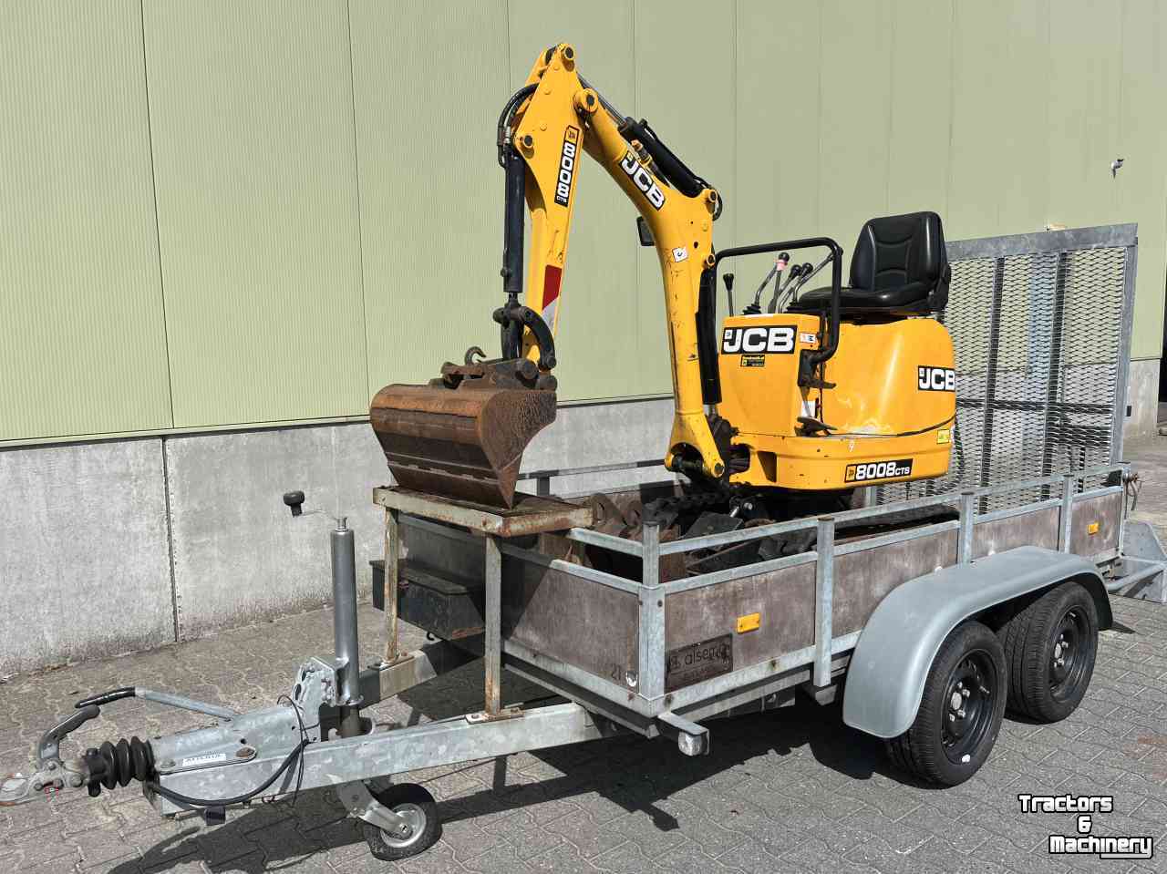 Mini-Excavator JCB Micrograafmachine JCB 8008 CTS met machinetransporter