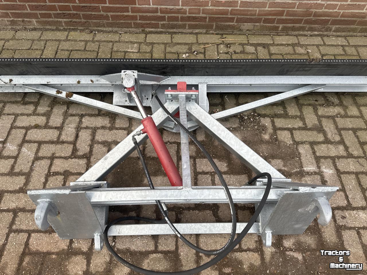 Other cleaning and sweeping machines and accessories AGM Rubberschuif hydraulisch verstelbare
