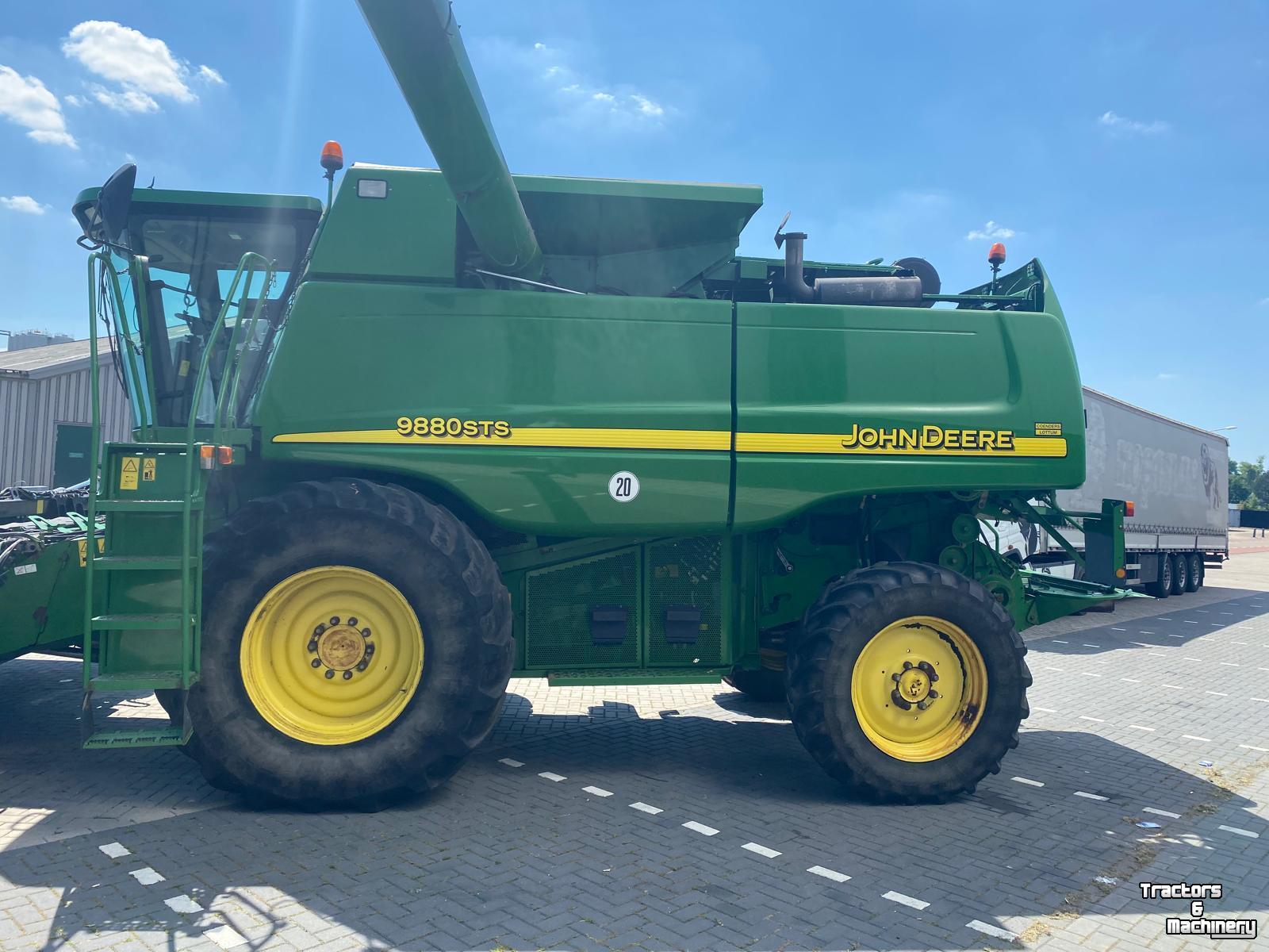 Forage-harvester John Deere 9880 STS combine