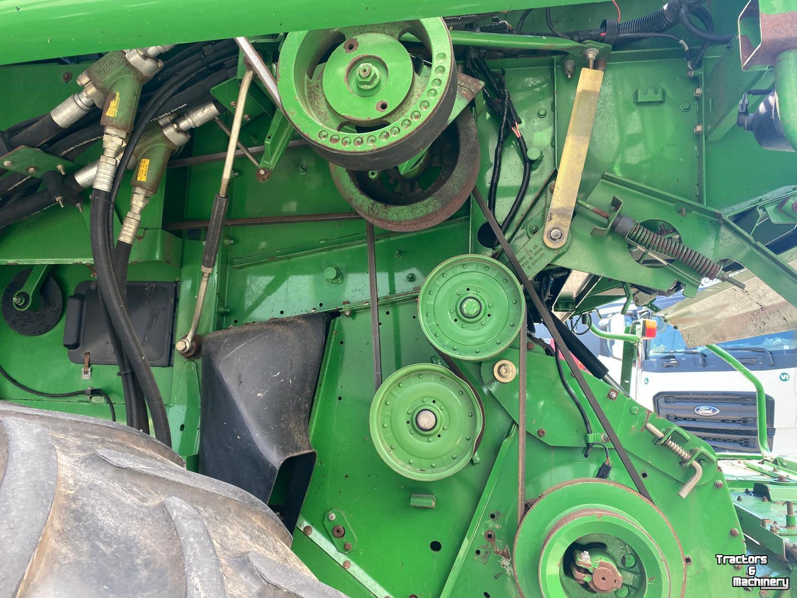 Forage-harvester John Deere 9880 STS combine