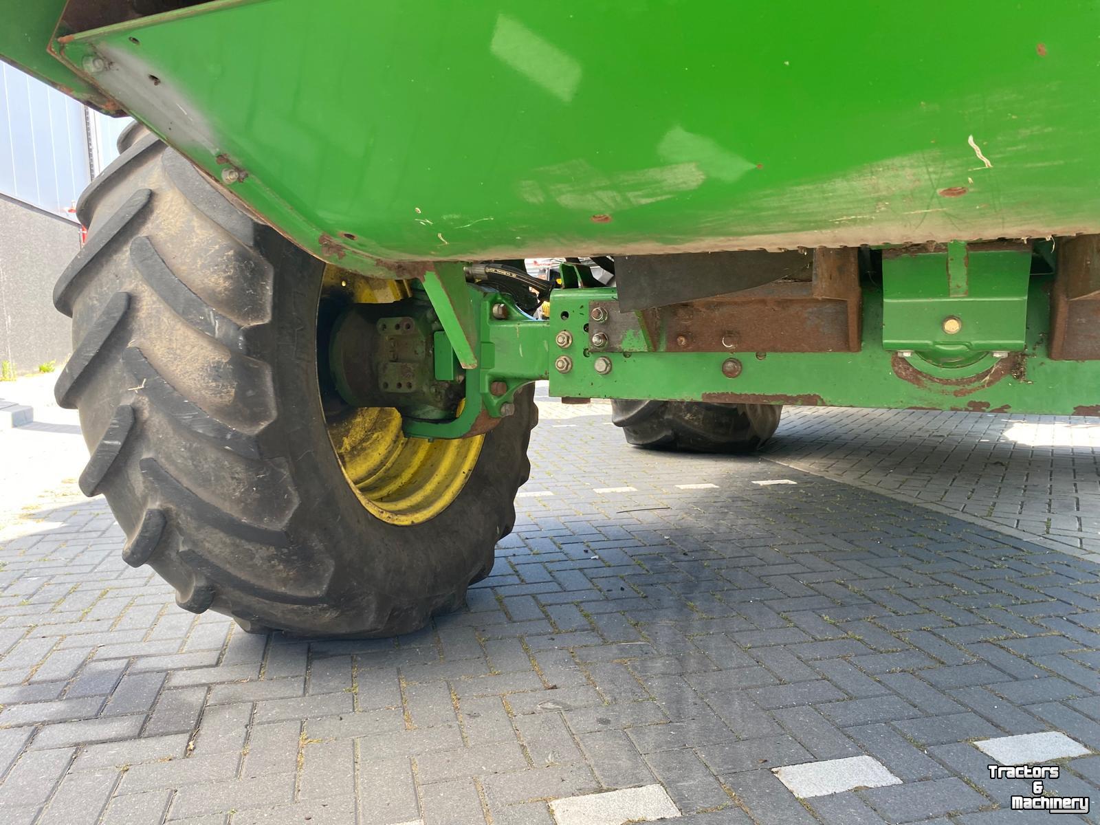 Forage-harvester John Deere 9880 STS combine