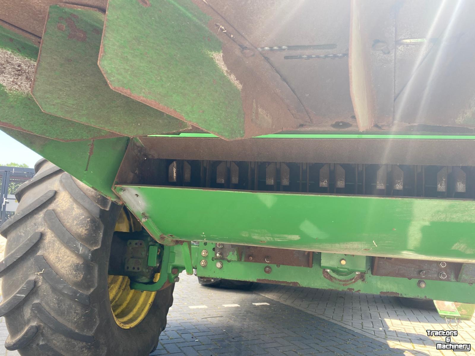 Forage-harvester John Deere 9880 STS combine
