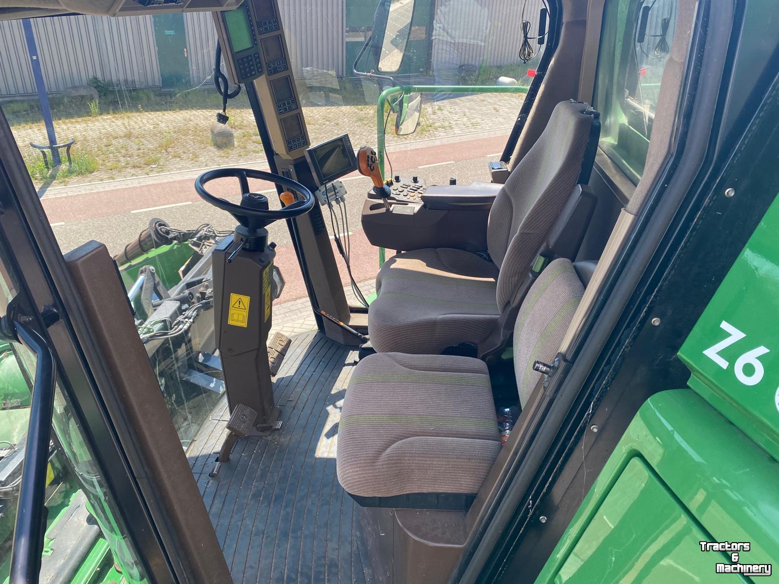 Forage-harvester John Deere 9880 STS combine