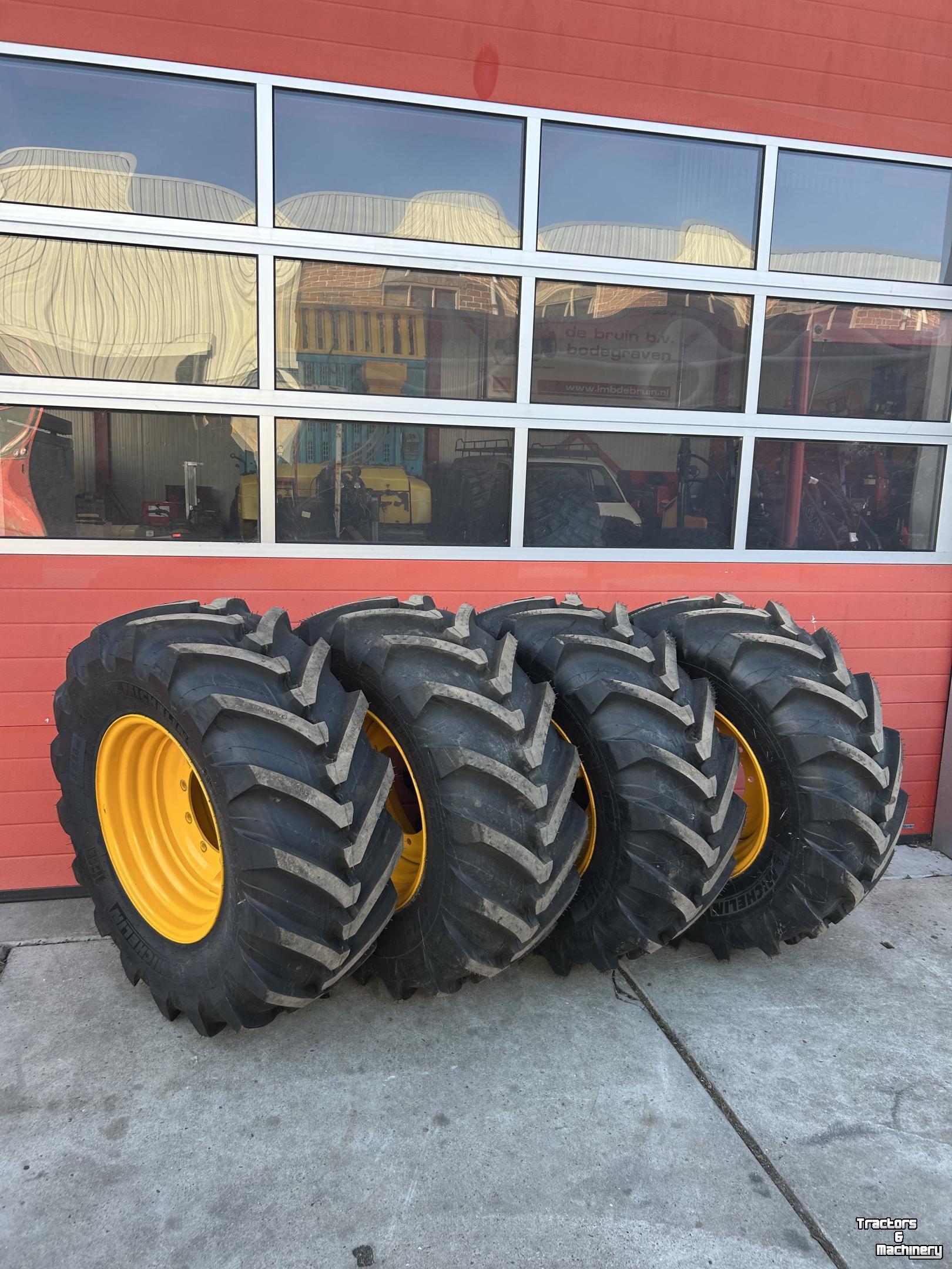 Wheels, Tyres, Rims & Dual spacers Michelin MICHELIN 460/70R24 MICHELIN XMCL op velg