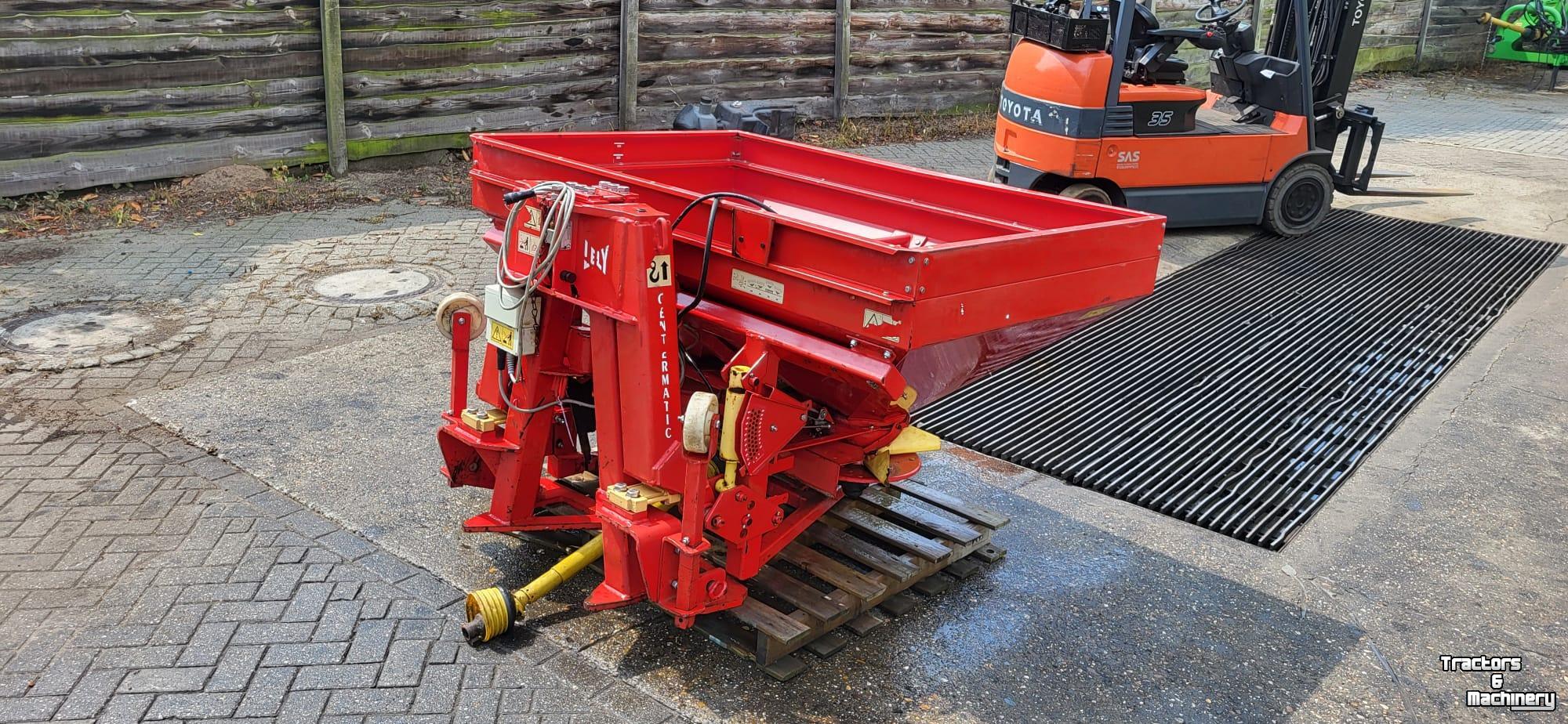 Fertilizer spreader Lely SE Centermatic met centronic strooicomputer