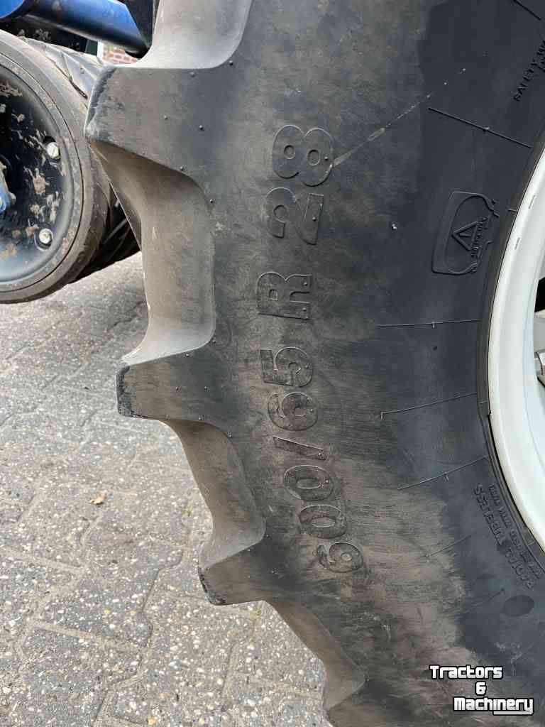 Wheels, Tyres, Rims & Dual spacers Vredestein 600/65R28