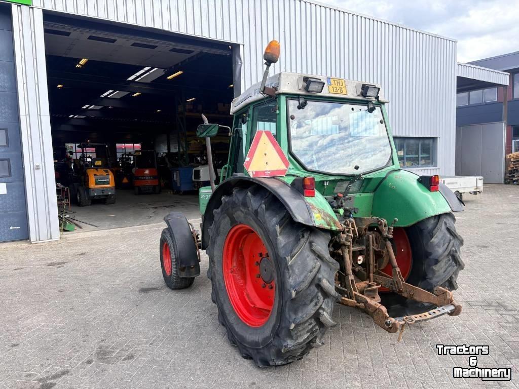 Tractor Fendt 250S