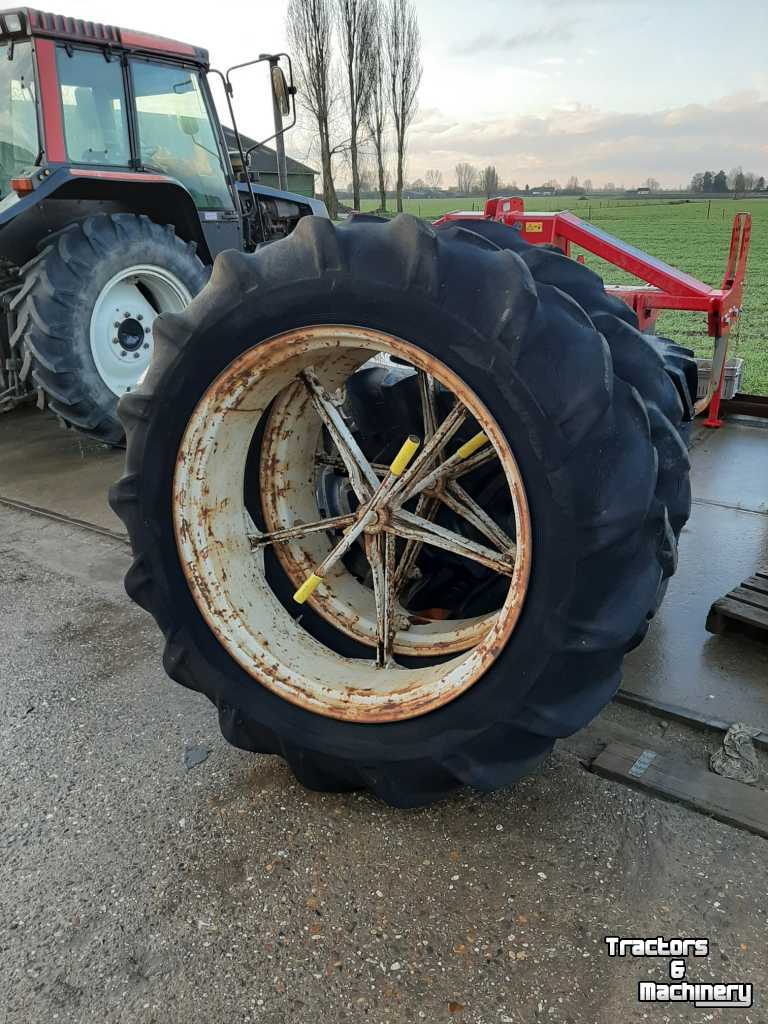 Wheels, Tyres, Rims & Dual spacers Molcon 13.6R38 5 ster Molcon dubbellucht