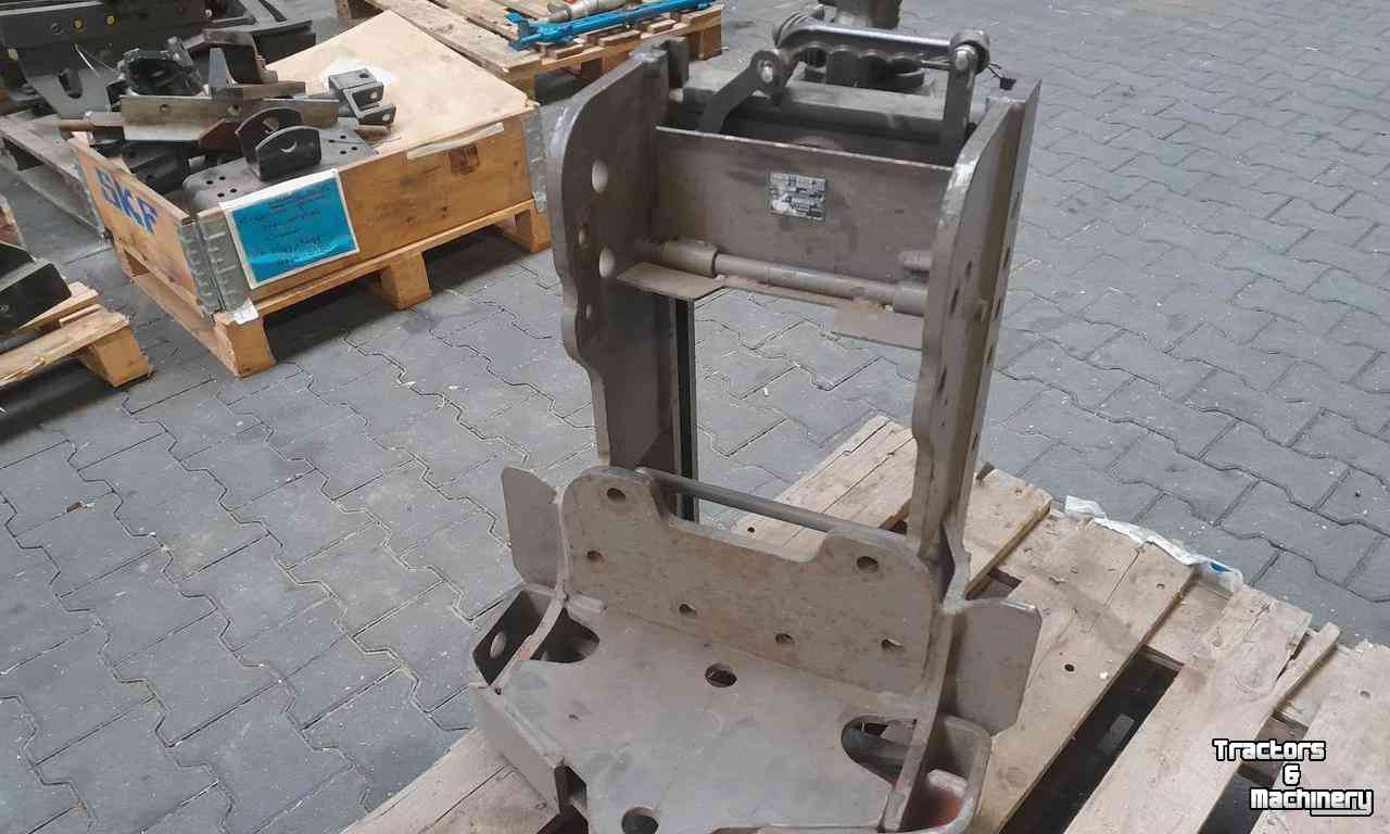 Used parts for tractors  Snelverstel trekhaak / Trekhaakframe met boventrekhaak