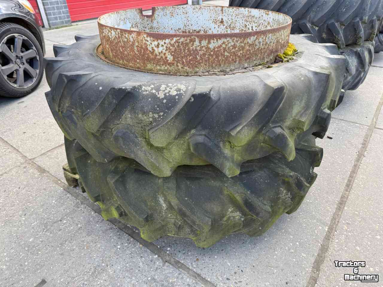 Wheels, Tyres, Rims & Dual spacers  Dubbellucht 13.6 R38 spindel