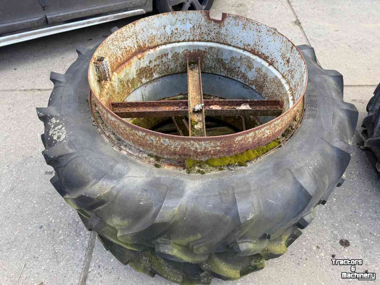 Wheels, Tyres, Rims & Dual spacers  Dubbellucht 13.6 R38 spindel