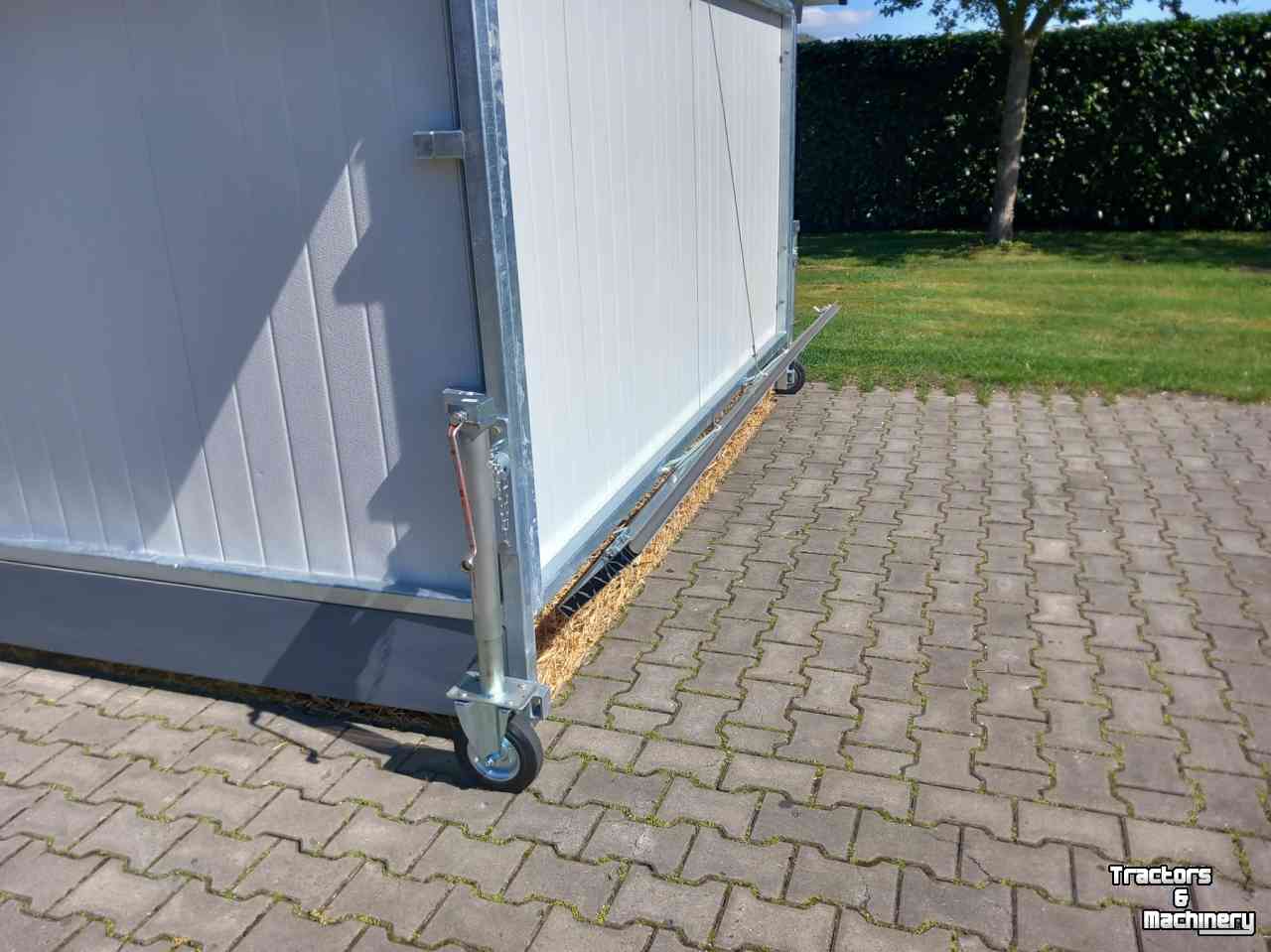 Calf hutches  Groot Kalverhok
