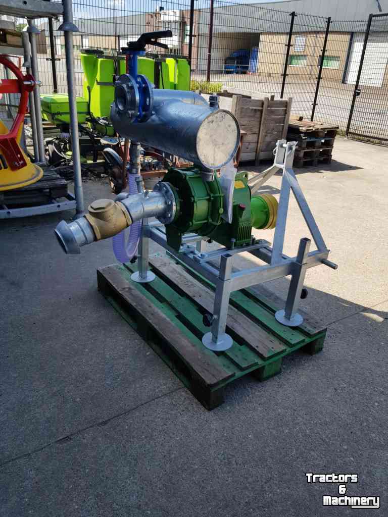 Irrigation pump Rovatti Aftakaspomp T3K80-2E op bok