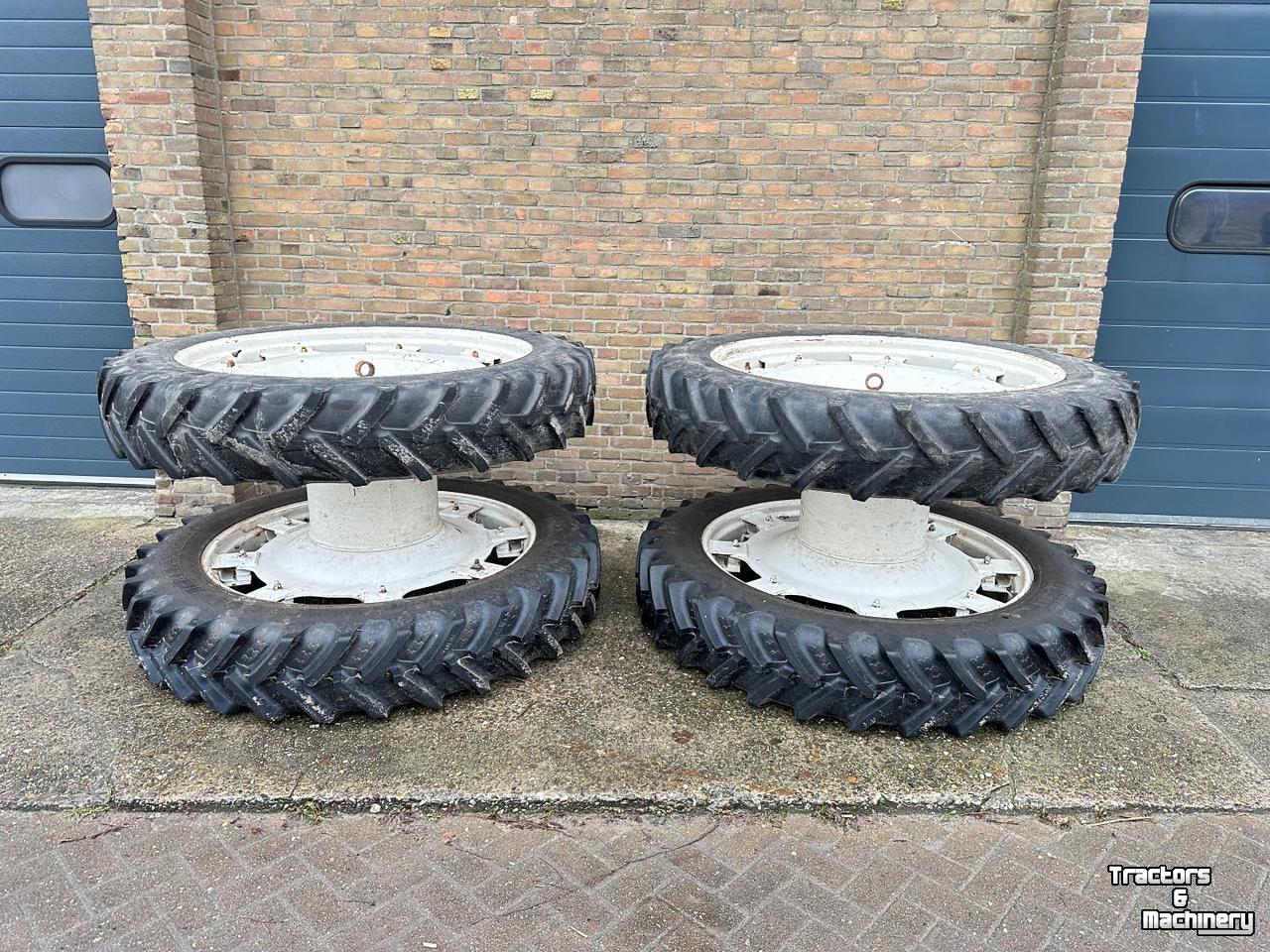 Wheels, Tyres, Rims & Dual spacers BKT 300/95R46 EN 320/90R46