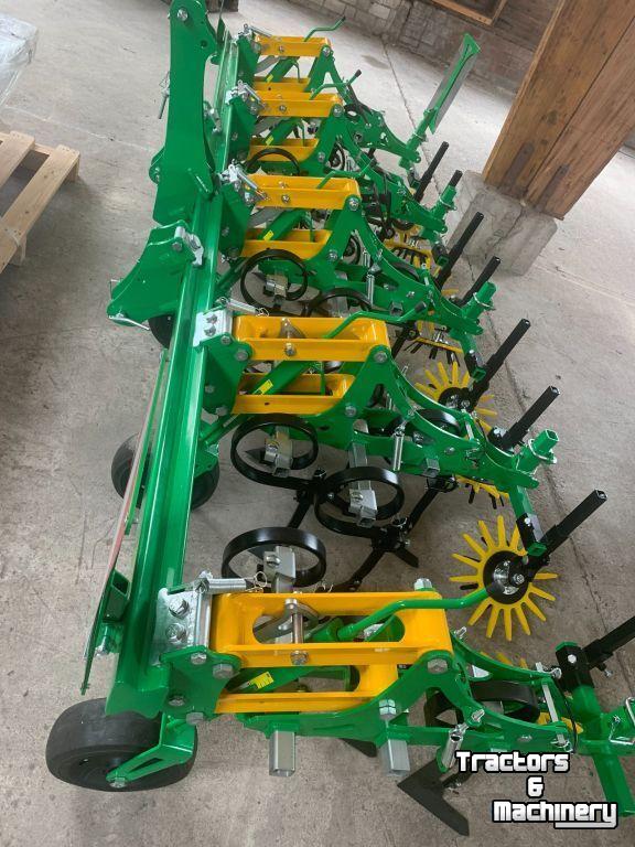 Cultivator  Maintech Schoffelbalk met compleet paralellogram en toebehoren vingerweeder - weeder - greencam - korstenbreker -