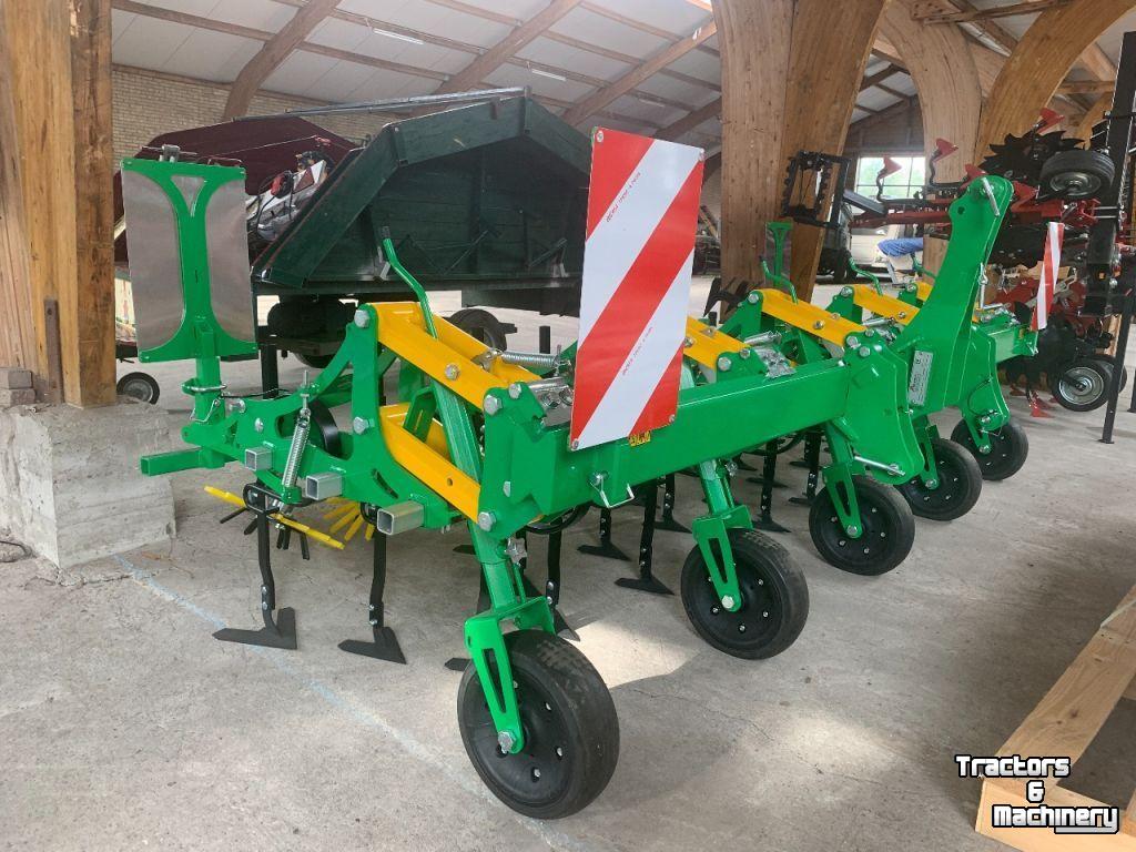 Cultivator  Maintech Schoffelbalk met compleet paralellogram en toebehoren vingerweeder - weeder - greencam - korstenbreker -