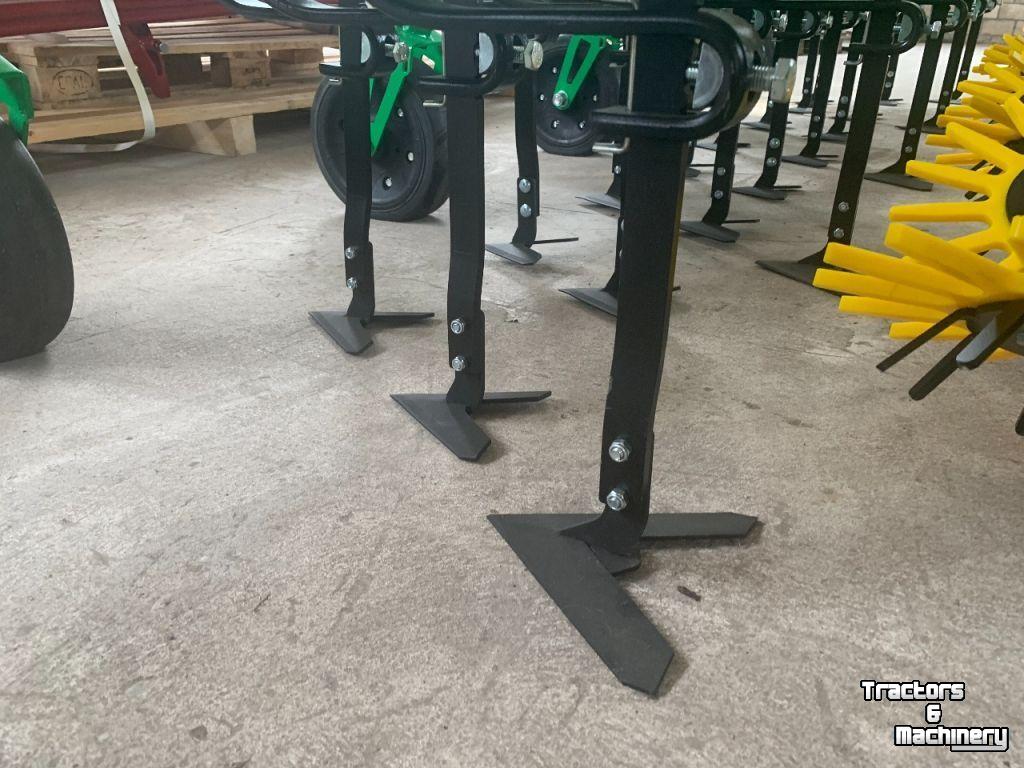 Cultivator  Maintech Schoffelbalk met compleet paralellogram en toebehoren vingerweeder - weeder - greencam - korstenbreker -