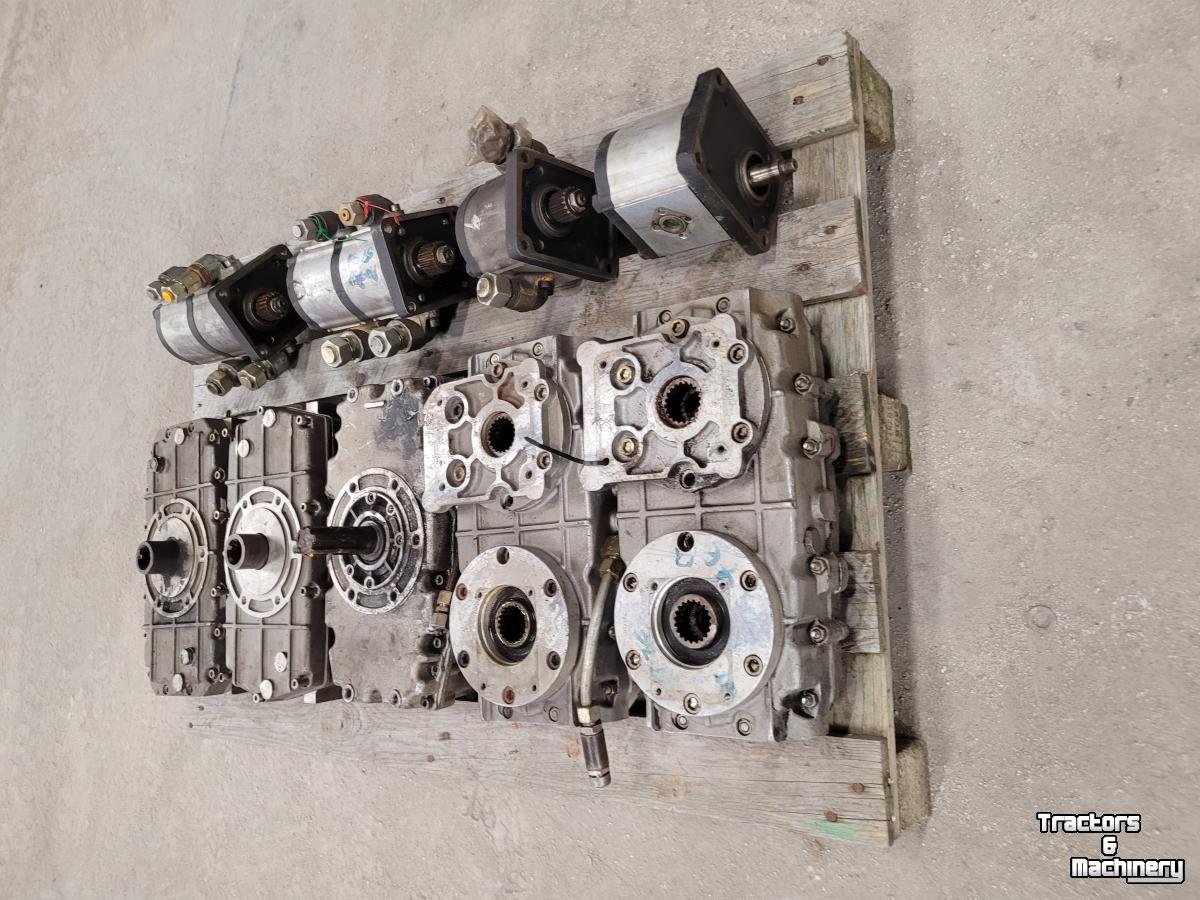 Diverse used spare-parts  Cassappa pompen en tandwielkasten conver