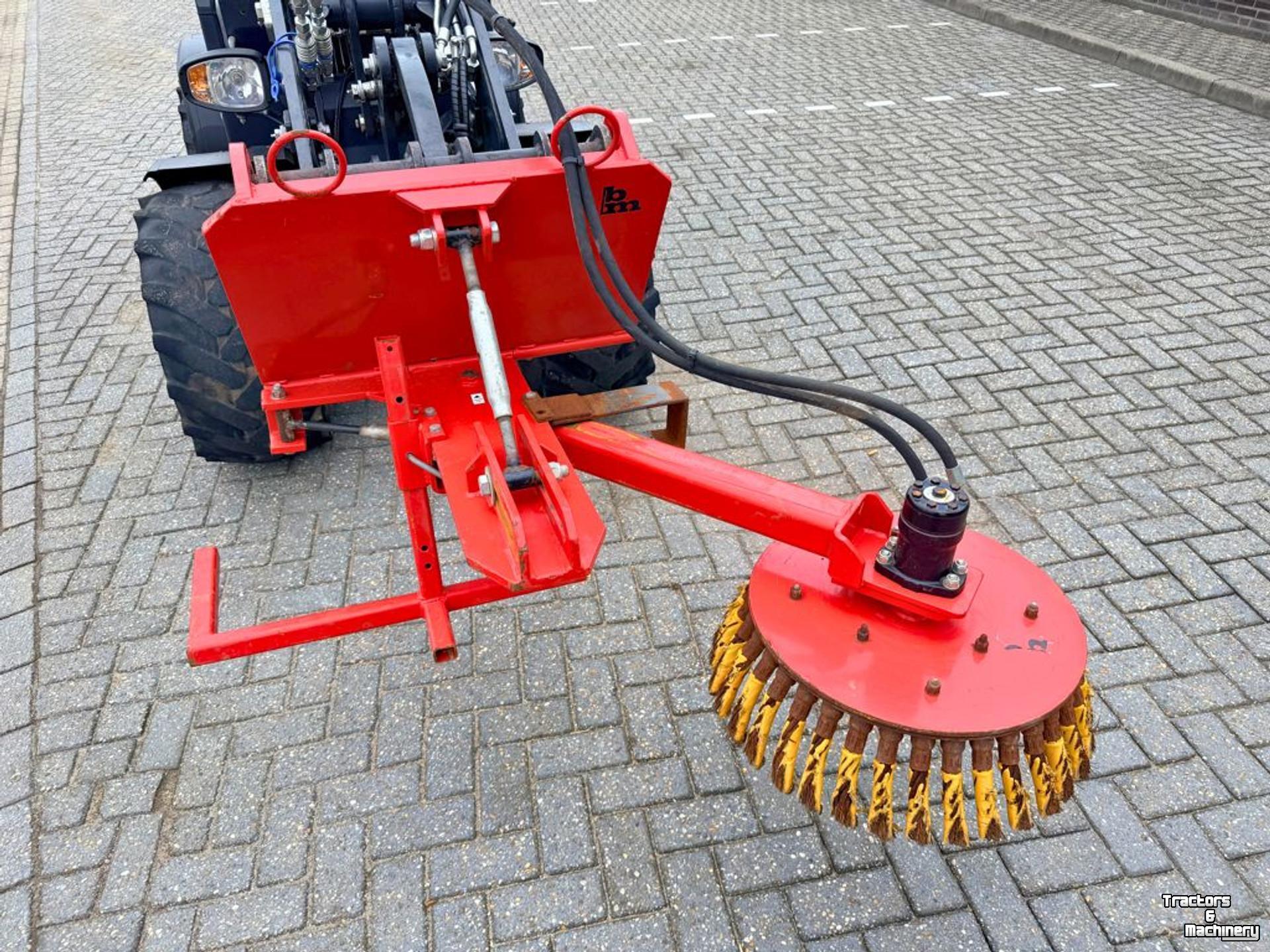 Sweeper  Onkruidborstel Giant aansluiting