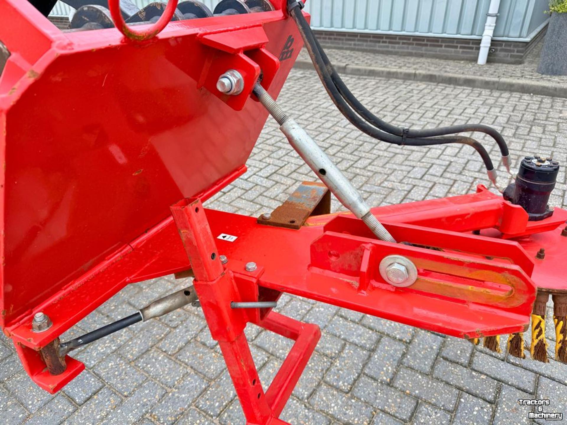 Sweeper  Onkruidborstel Giant aansluiting
