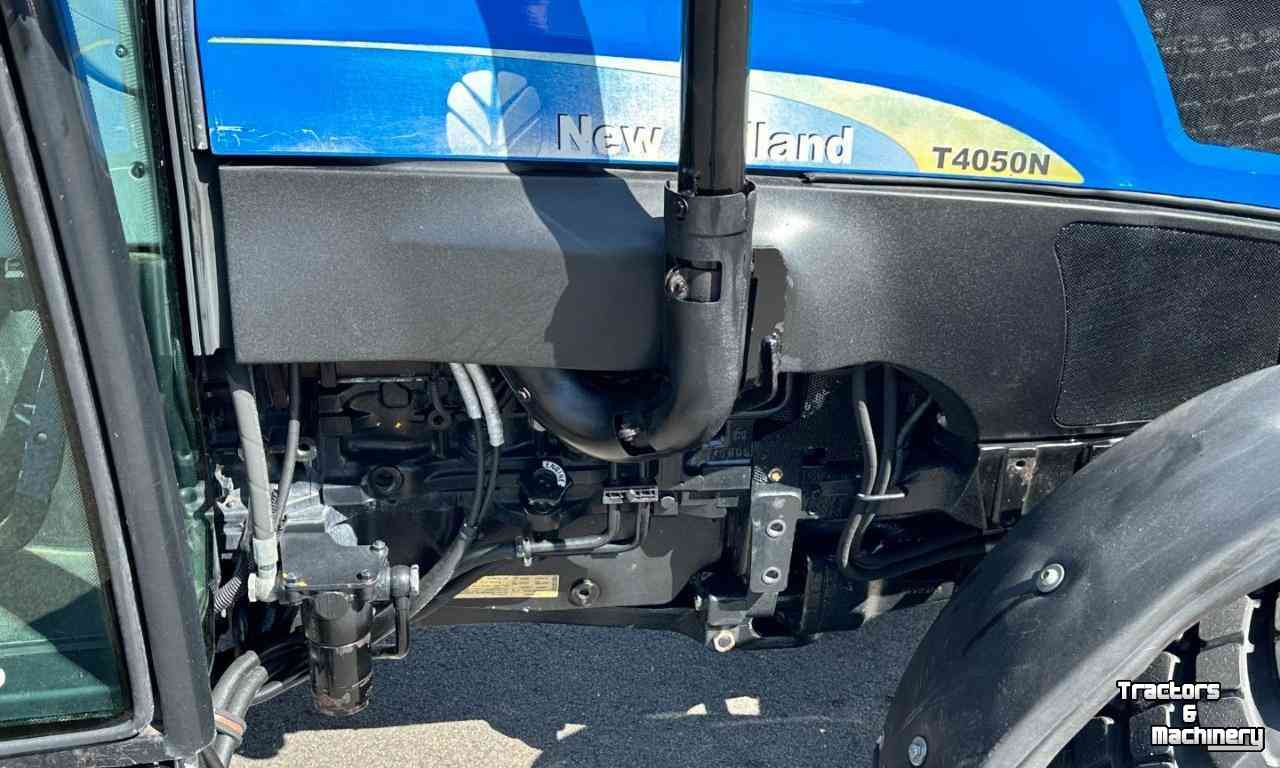 Small-track Tractors New Holland T4050N Supersteer