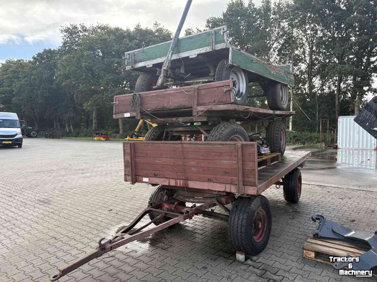 Agricultural wagon  Landbouw wagens 3 stuks met kenteken.
