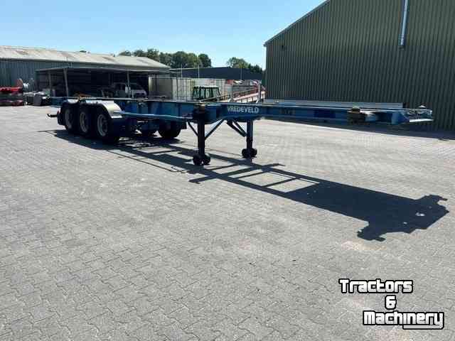 Truckwagon Schmitz Cargobull, Fruehauf container chassis, LAG container chassis / kipper