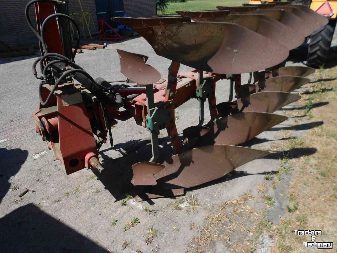 Ploughs Kverneland 4+1 schaar vario ploeg