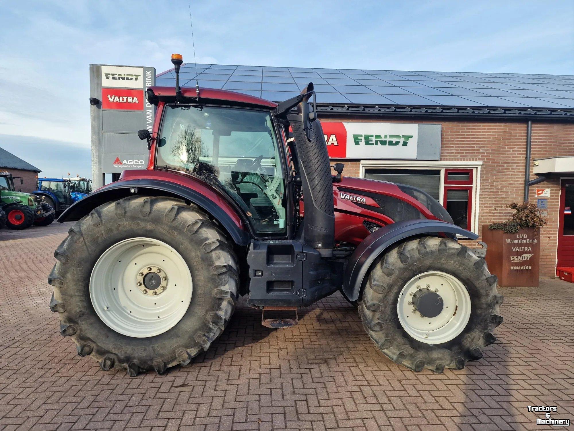 Tractor Valtra T254V