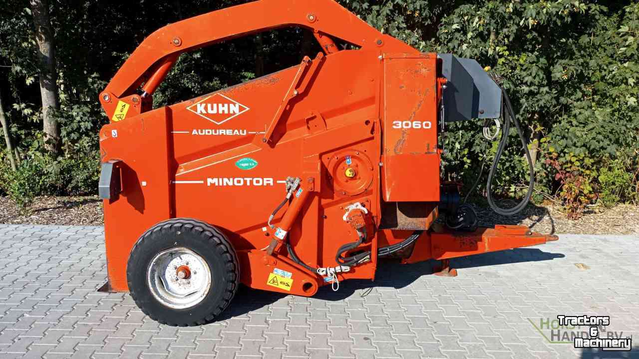 Straw spreader for boxes Kuhn Minotor stroblazer strostrooier