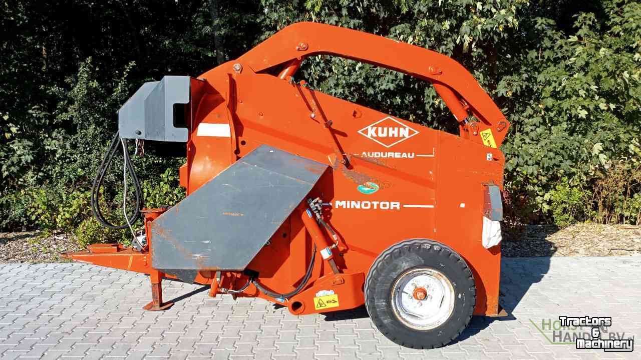 Straw spreader for boxes Kuhn Minotor stroblazer strostrooier