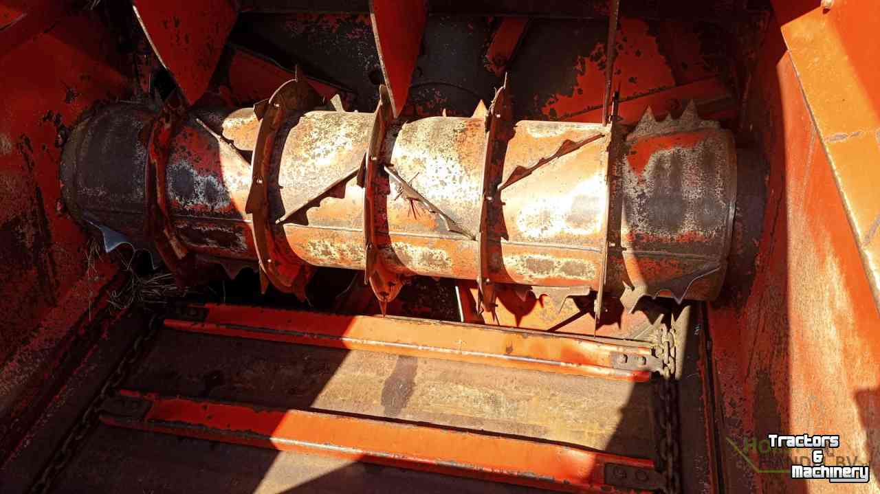 Straw spreader for boxes Kuhn Minotor stroblazer strostrooier