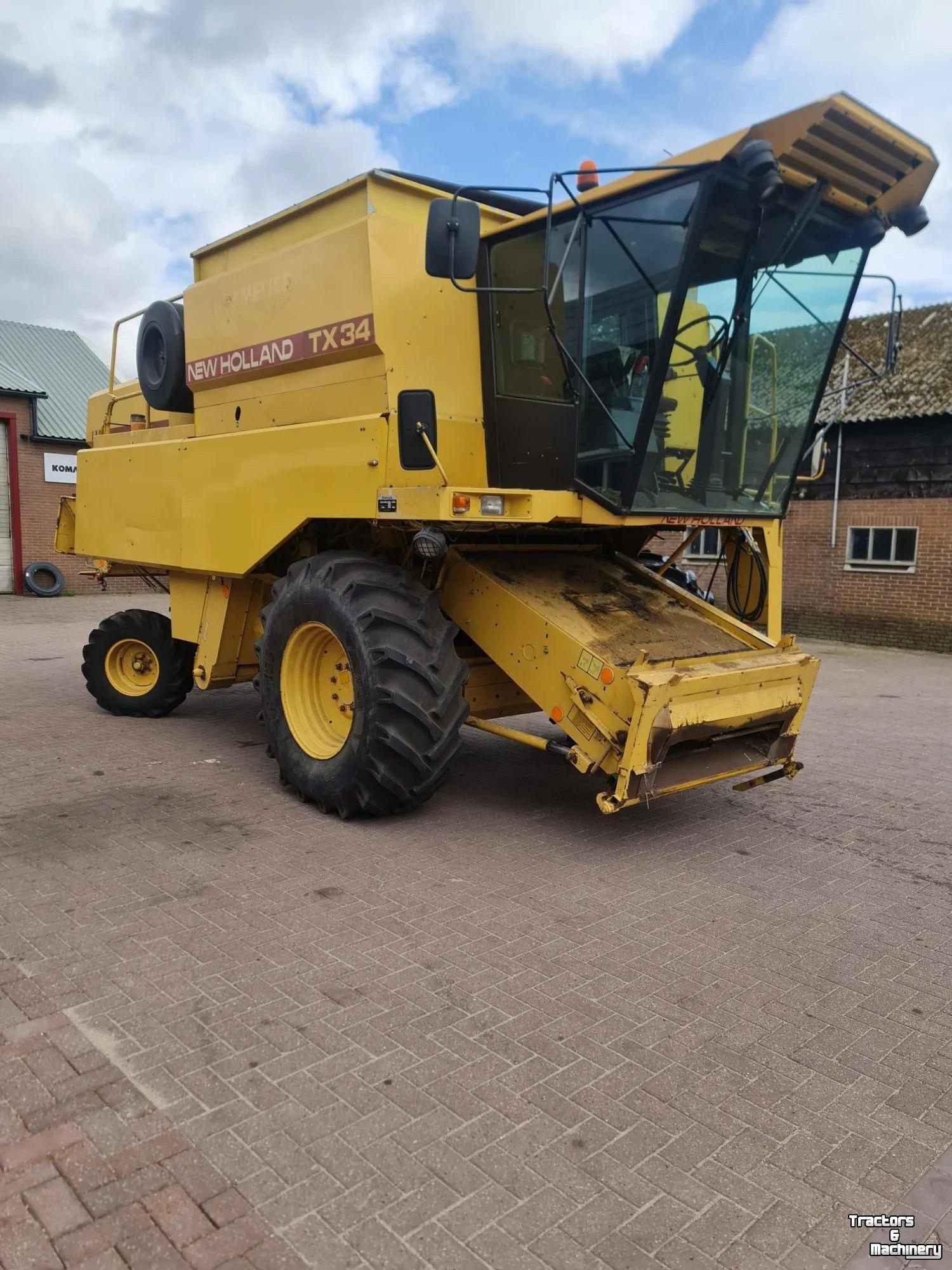 Combine New Holland TX34 MAAIDORSER