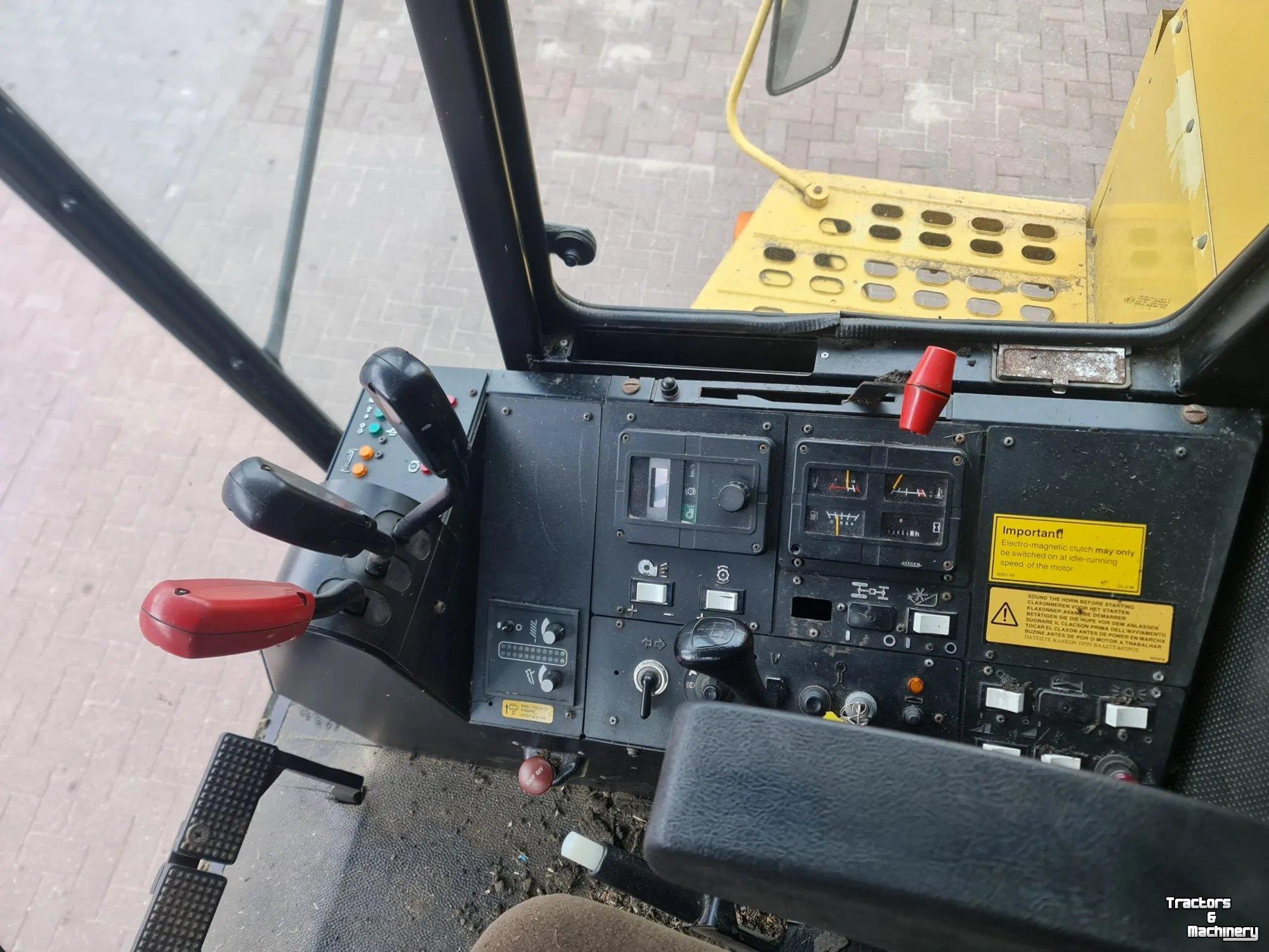 Combine New Holland TX34 MAAIDORSER