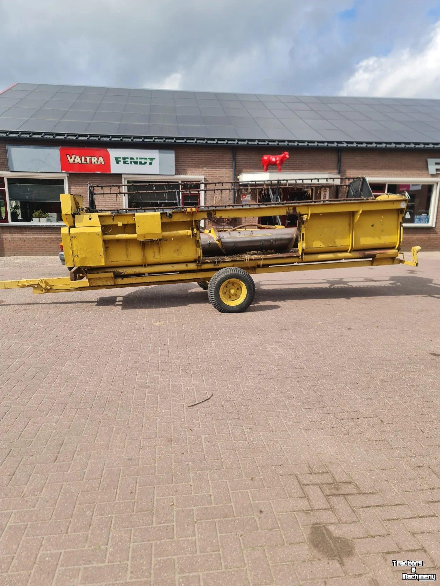 Combine New Holland TX34 MAAIDORSER