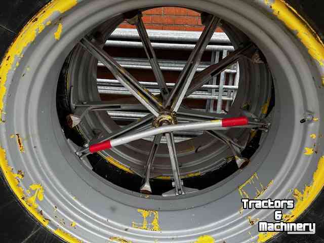 Wheels, Tyres, Rims & Dual spacers Michelin 540/65x38 Dubbellucht set 5-ster