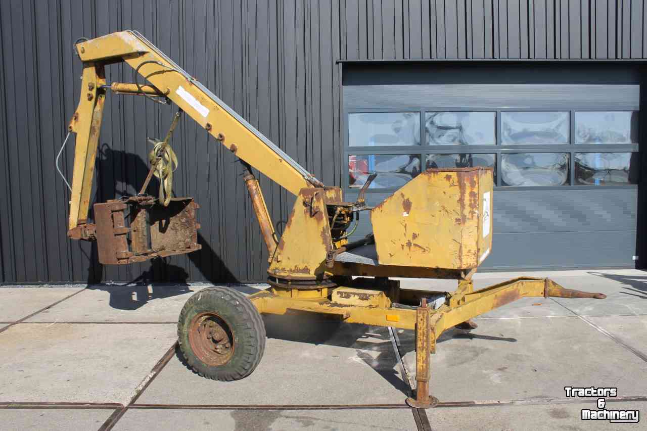 Excavator  Griesser 1614 getrokken kraan graafmachine op wielen met knijperbak