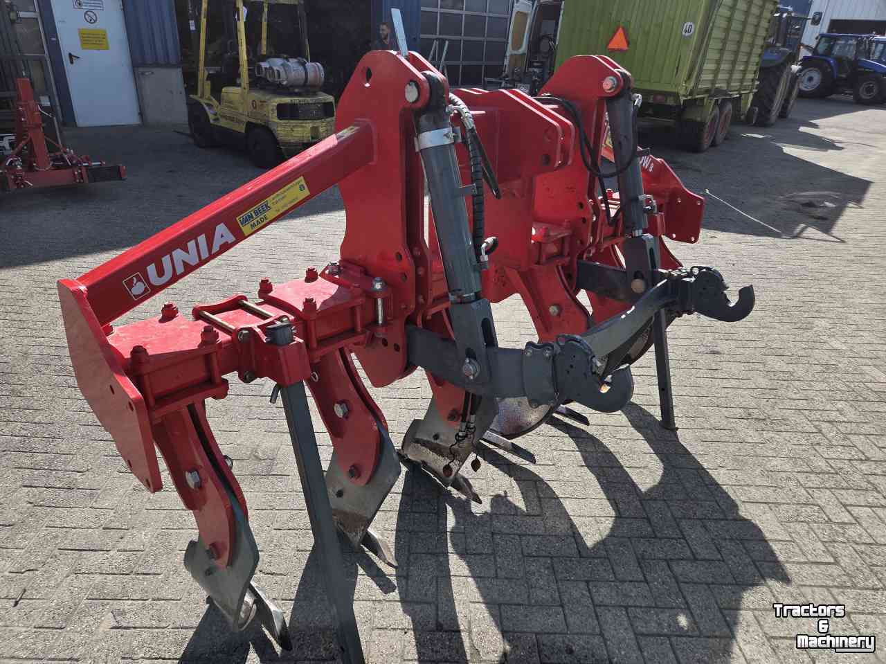 Deep subsoiler Unia Plow B 6